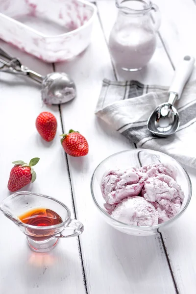 Organic homemade ice cream in glass bowl on wooden background — Stock Photo, Image