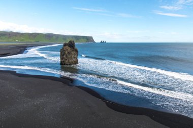 Siyah kum plaj, Reynisfjara kıyıya yakın yerde Köyü Vik, Atlantik Okyanusu, İzlanda