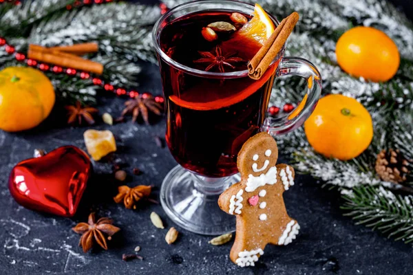 Christmas mulled wine with spices in cup on dark background — Stock Photo, Image