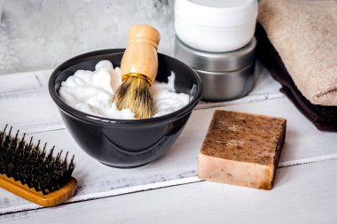 Tıraş sakal için araçları ile ahşap masaüstü