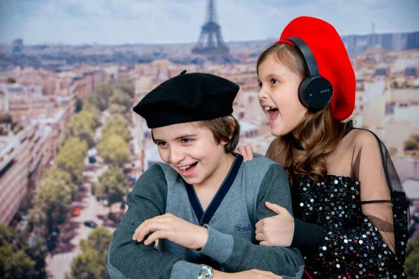 Doce Menina Menino Sorrindo Rindo Fundo Romântico — Fotografia de Stock