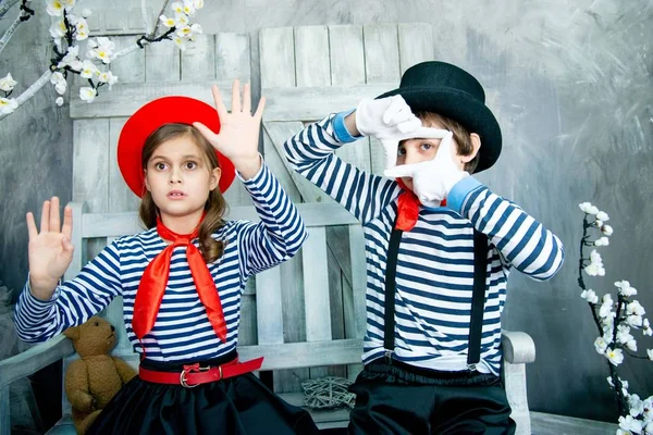 Kinder Pantomime Kostümen Spielen Fotostudio — Stockfoto