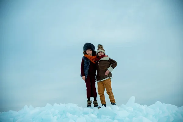 Funny Boy Girl Standing Polar Winter Ice — Stock Photo, Image