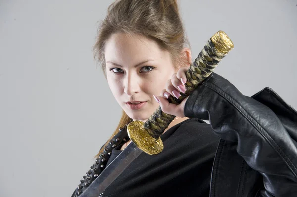 Retrato Joven Hermosa Mujer Con Katana Espada Japonesa — Foto de Stock