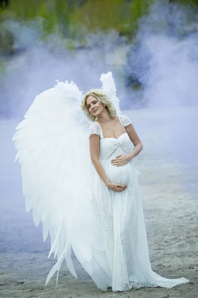 Schwangere Engel Buntem Rauch — Stockfoto