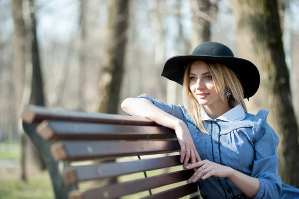 Close Portrait Young Blond Woman Sitting Bench Park Background — Stock Photo, Image