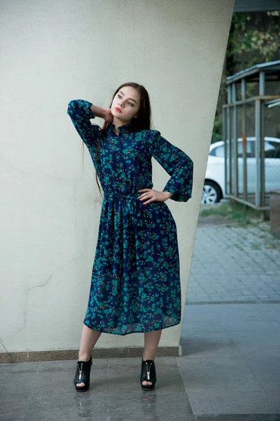 Beautiful Young Woman Posing Outdoors — Stock Photo, Image