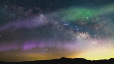 Aurora Borealis Samanyolu Zaman Hükmü Güneydoğu Gökyüzü Tepeleri Benzetilmiş Kuzey Işıkları