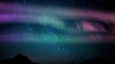 Aurora Borealis Samanyolu Galaksisi Kanyon Üzerindeki Zaman Hızı Simülasyonu Kuzey Işıkları