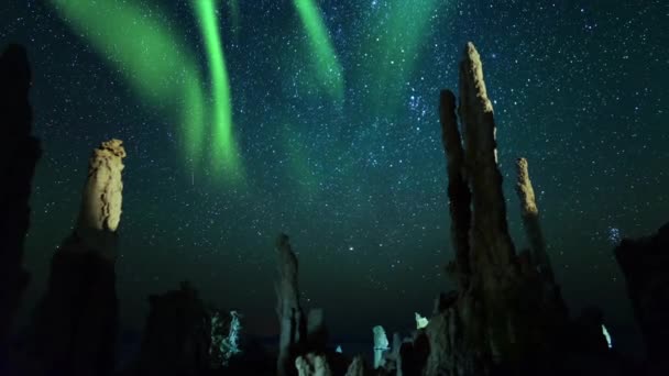 Lago Mono Vía Láctea Time Lapse Tufa Torres Aurora Simulada — Vídeos de Stock