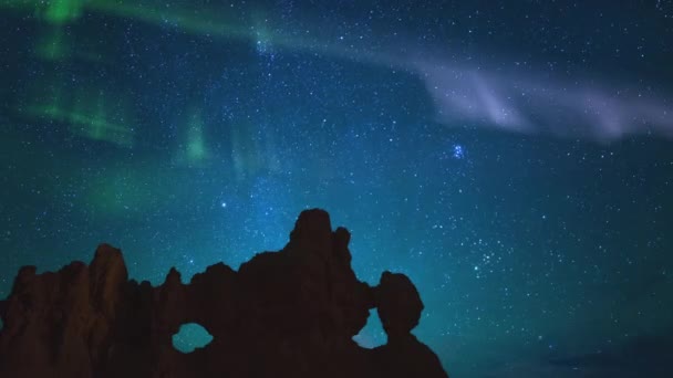 布莱斯峡谷银河系和拱形岩石上的测量器模拟极光太阳耀斑 — 图库视频影像