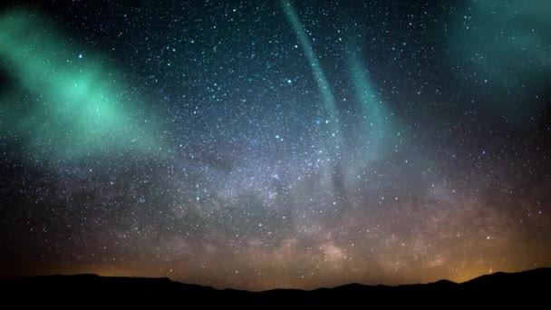 Aurora Borealis Melkweg Galaxy Rise Time Lapse Stars Mountains Gesimuleerd — Stockvideo