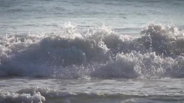 Güzel Okyanus Dalgaları 'nın yavaş çekim görüntüleri. 