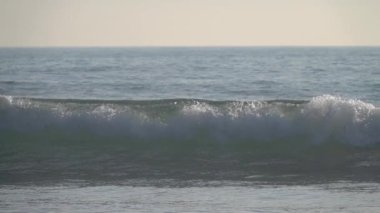 Güzel Okyanus Dalgaları 'nın yavaş çekim görüntüleri. 