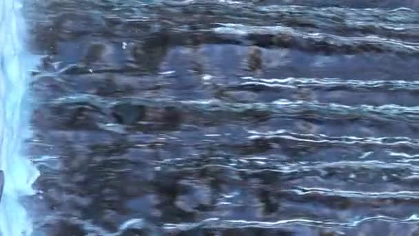 Zbliżenie Materiał Wideo Piękny Mały Wodospad Zwolnionym Tempie Dla Tła — Wideo stockowe