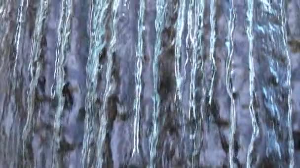 Close Beelden Van Prachtige Kleine Waterval Slow Motion Voor Achtergrond — Stockvideo