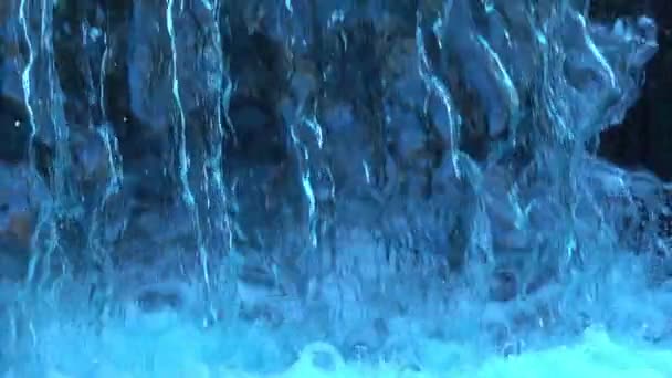 Zbliżenie Materiał Wideo Piękny Mały Wodospad Zwolnionym Tempie Dla Tła — Wideo stockowe