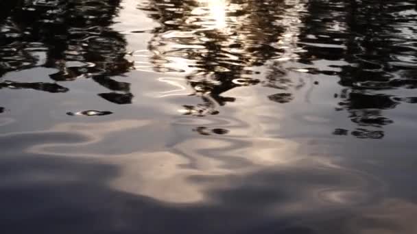 Närbild Slow Motion Bilder Vackra Vattenytan — Stockvideo