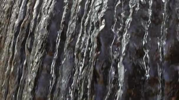 Close Beelden Van Prachtige Kleine Waterval Slow Motion Voor Achtergrond — Stockvideo