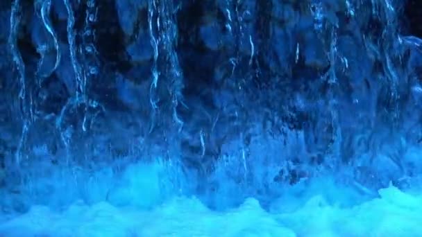 Close Záběry Krásné Malé Vodopád Zpomaleném Filmu Pozadí — Stock video