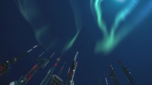 Aurora Fullmåne Stiger Över Antenner Time Lapse Pan Simulerade Norrsken — Stockvideo