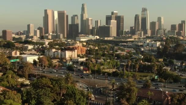 Echo Park Los Angeles Downtown Skyline Sunset Aerial Shot Backward — Wideo stockowe