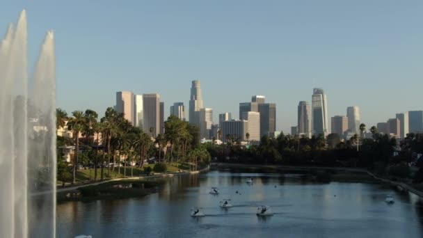 Echo Park Lake Fountain Los Angeles Sunset Aerial Shot Left — 비디오