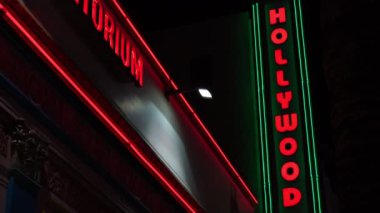 Hollywood Neon Tabelaları Hollywood Bulvarında Dikey