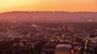 Los Angeles ve Beverly Hills Günbatımından Gece Zamanına Culver City Kutsal Kase 'sine