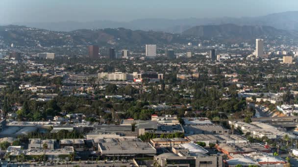 ロサンゼルスとハリウッドスカイラインからカルバーシティボールドウィンヒルズデイタイムラプス — ストック動画