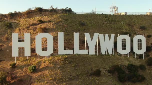 Hollywoodské Znamení Při Západu Slunce Letecké Záběry — Stock video