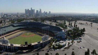 Los Angeles Dodger Stadyumu Hava Çekimi Sağa İndi