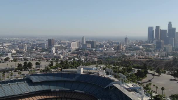 Los Angeles Downtown Dodger Stadium Zoom Out Aerial Shot Left — стокове відео