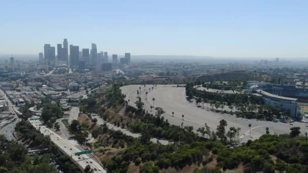 Los Angeles Downtown Skyline Dodger Stadium Hill Aerial Shot Backward — стокове відео