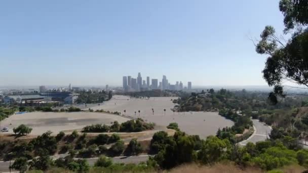 Los Angeles Downtown Und Dodger Stadium Luftaufnahme Nach Vorne — Stockvideo