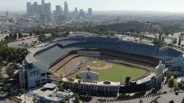 Los Angeles Dodger Stadium Zoom Out Aerial Shot Right — Stock Video