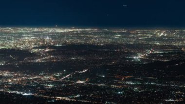 Mt. Wilson 'dan Los Angeles hava görüntüleri gece çöküyor.