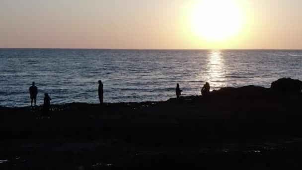 Palos Verdes White Point Fisherman Sunset Silhouettes Aerial Shot Sinistra — Video Stock