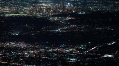 Mt. Wilson 'dan Los Angeles hava görüntüleri gece çöküyor.