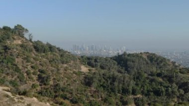 Los Angeles Şehir Merkezi, Griffith Park Tepeleri 'nden giriş yapıyor.