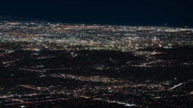 Mt. Wilson 'dan Los Angeles hava görüntüleri gece çöküyor.
