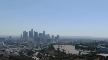 Los Angeles Şehir Merkezi Skyline Dodger Stadyumu 'ndan Havadan Havadan Vurulan Sağa
