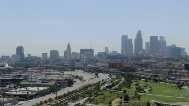Los Angeles Skyline Από Την Κίνα Πόλη Εναέρια Shot Δεξιά — Αρχείο Βίντεο