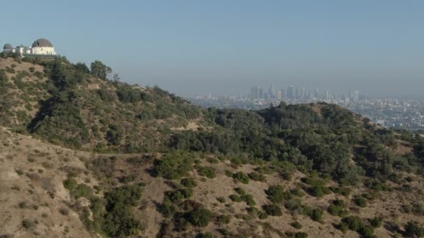 Los Angeles Griffith Observatory Aerial Shot Elevate — Vídeos de Stock