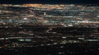 Mt. Wilson 'dan Los Angeles hava görüntüleri gece çöküyor.