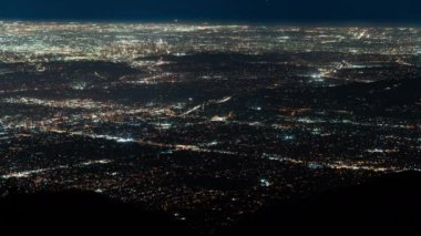 Mt. Wilson 'dan Los Angeles hava görüntüleri gece çöküyor.
