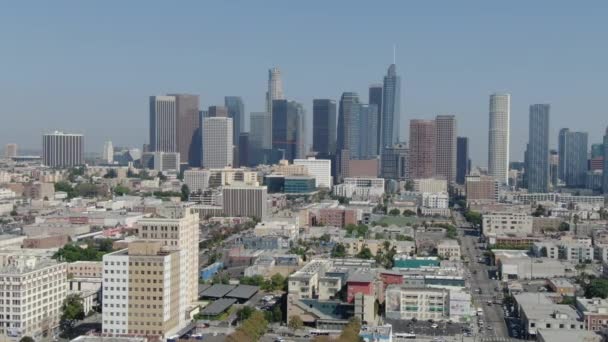 Los Angeles Downtown Skyline Desde Westlake Aerial Shot Forward Descend — Vídeos de Stock