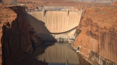 Colorado Nehri 'nin yukarısında Büyük Kanyon Glen Canyon Barajı Arizona
