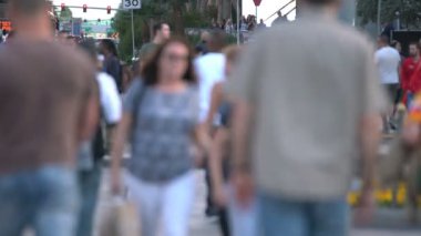 Las Vegas Turistleri Las Vegas Sidewalk 'ta yürüyor