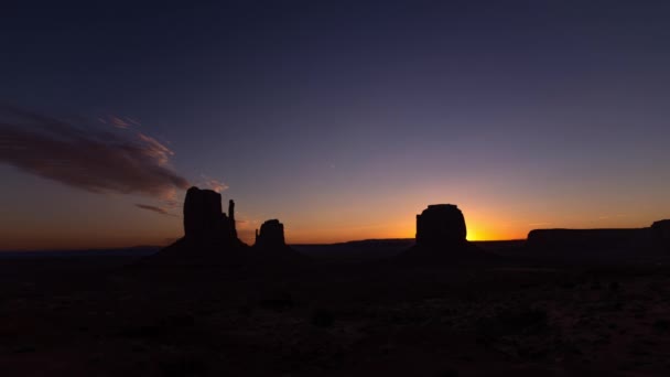 美国西南部的纪念碑谷黎明时分 — 图库视频影像